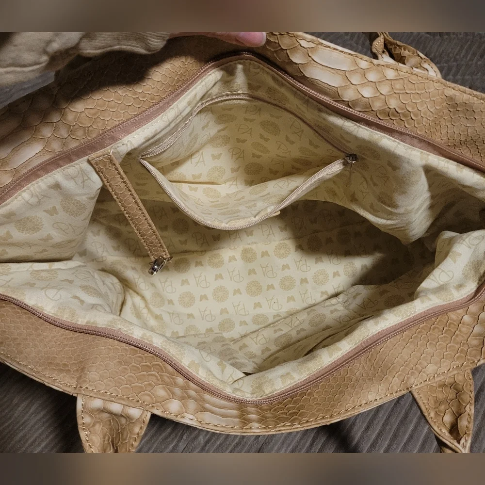 Penelope Ann Seeet City Tan Faux Snake Skin Textured Tote - Picture 7 of 12